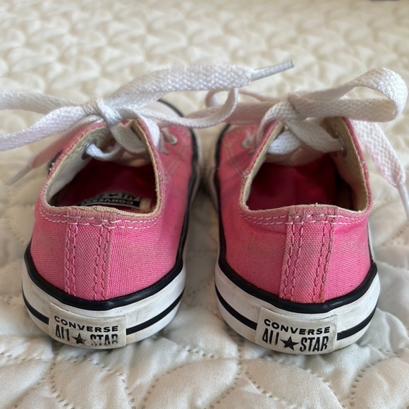 Converse Pink and White Low-Top Kids Sneakers Size 7 EUC! - Picture 3 of 9